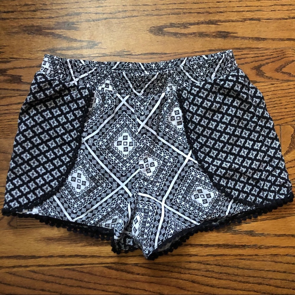 Francesca’s Black and White elastic waist shorts
